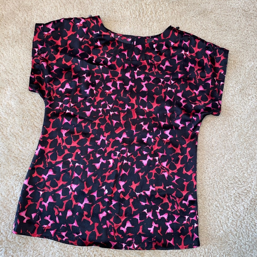 🩷NWOT New Directions Shiny & Silky Top🩷